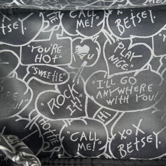 BETSEY JOHNSON  Quilted Heart Zippered  Makeup Case/Train case with handle - Picture 8 of 15